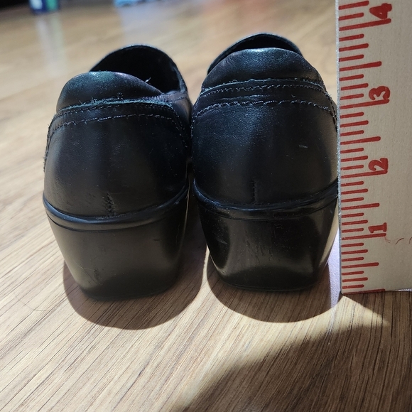 Clarks Women's Black Slip-On Shoes, Size 8.5M - Picture 3 of 6